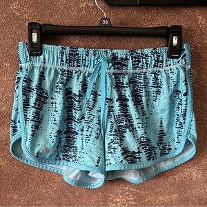 🔥3 for $25🔥 EUC- CUTE TURQUOISE AND NAVY UNDER ARMOUR ATHLETIC SHORTS SZ S